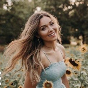 Meet your Posher, Dakota